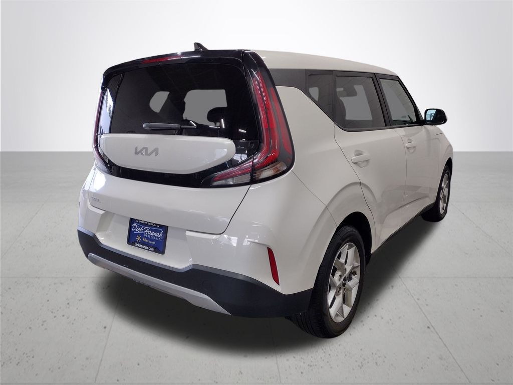 2023 Kia Soul LX photo 13