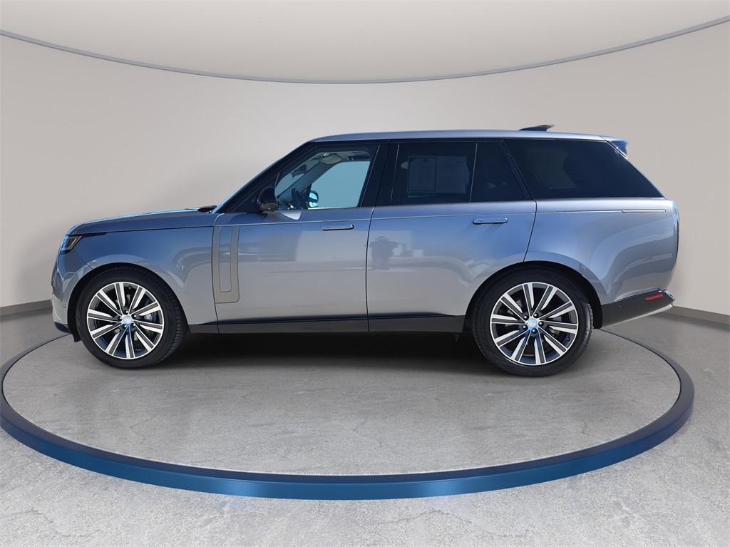 2023 Land Rover Range Rover SE photo 8