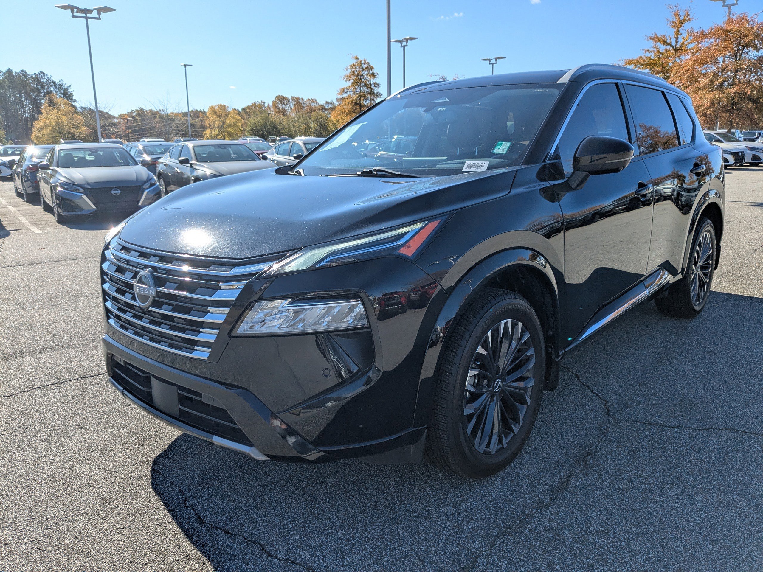 2024 Nissan Rogue Platinum photo 2