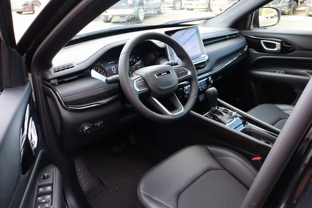 2025 Jeep Compass Altitude photo 9