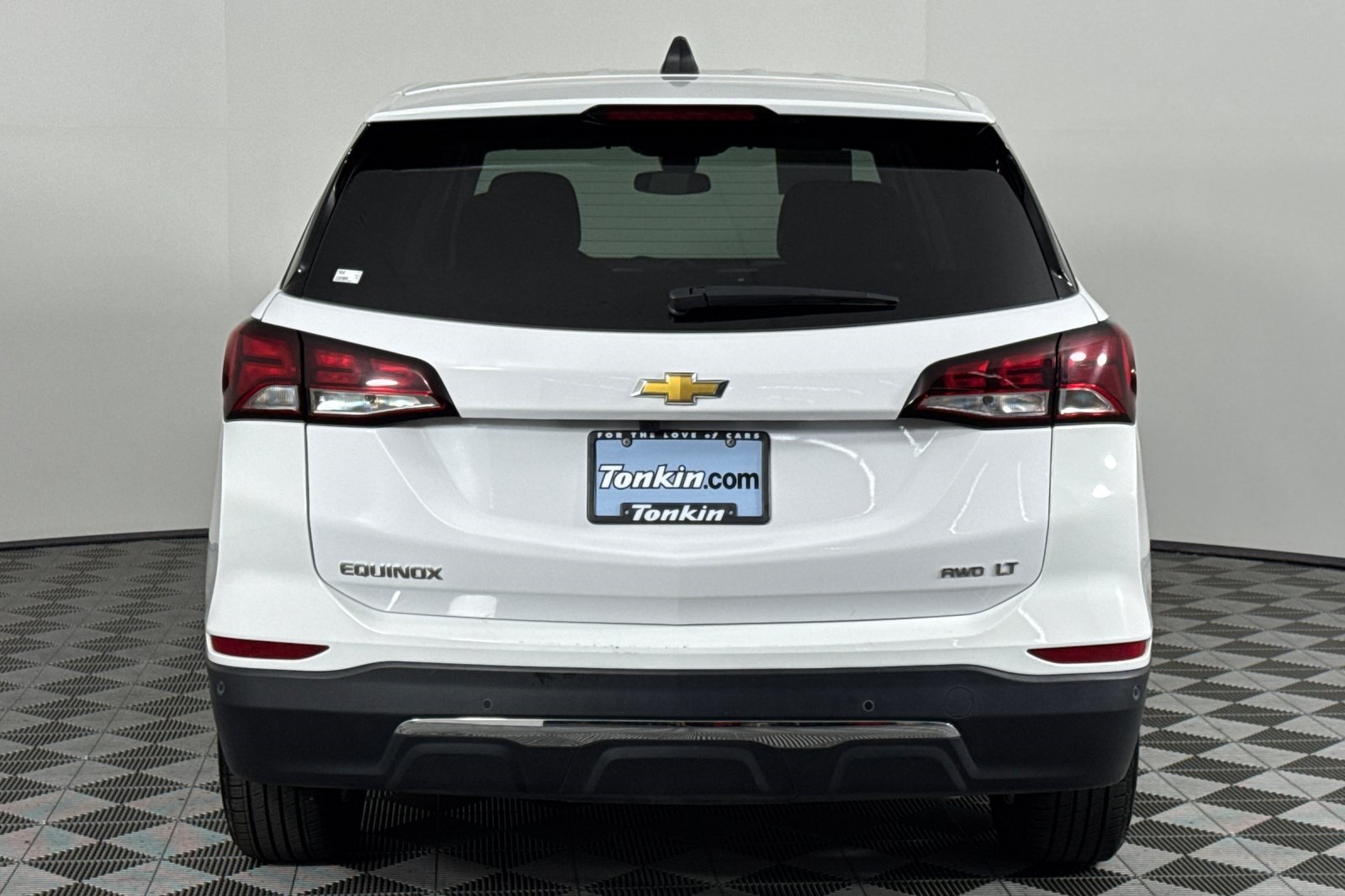 2024 Chevrolet Equinox LT photo 2