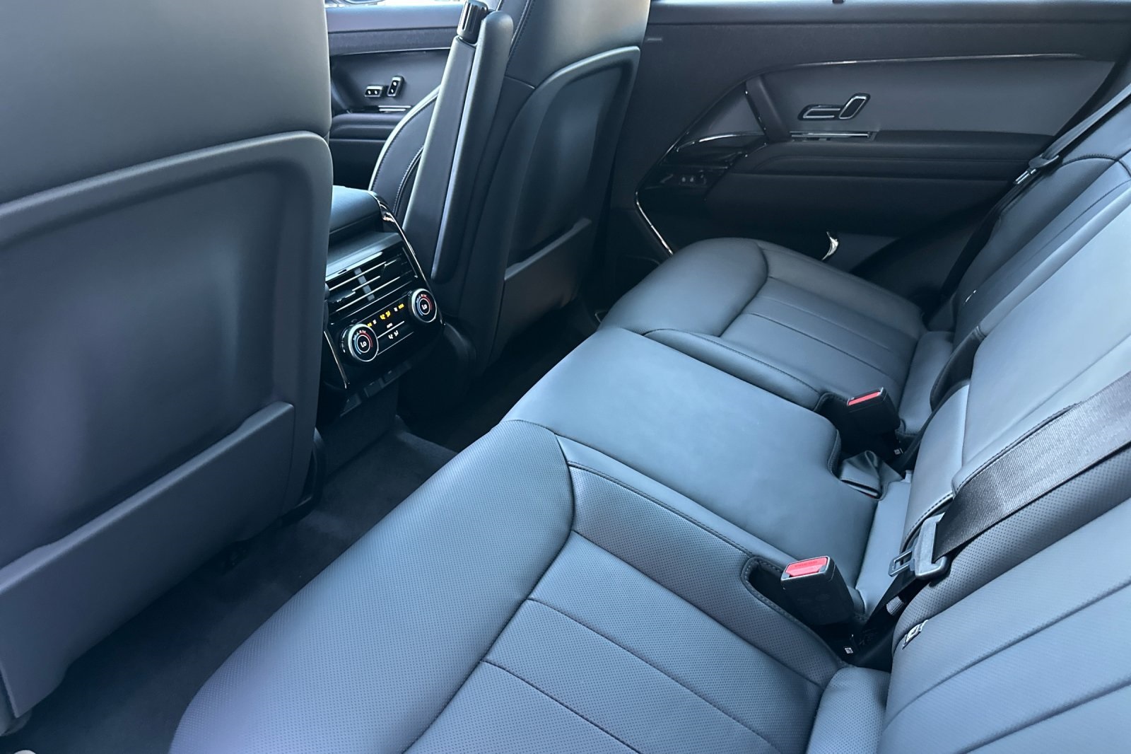 2025 Land Rover Range Rover Sport SE photo 13