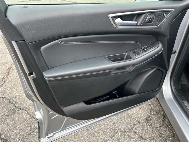 2024 Ford Edge Titanium photo 16