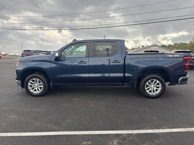 2023 Chevrolet Silverado 1500 LT photo 3