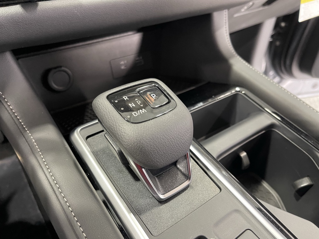 2025 Nissan Pathfinder SV photo 4