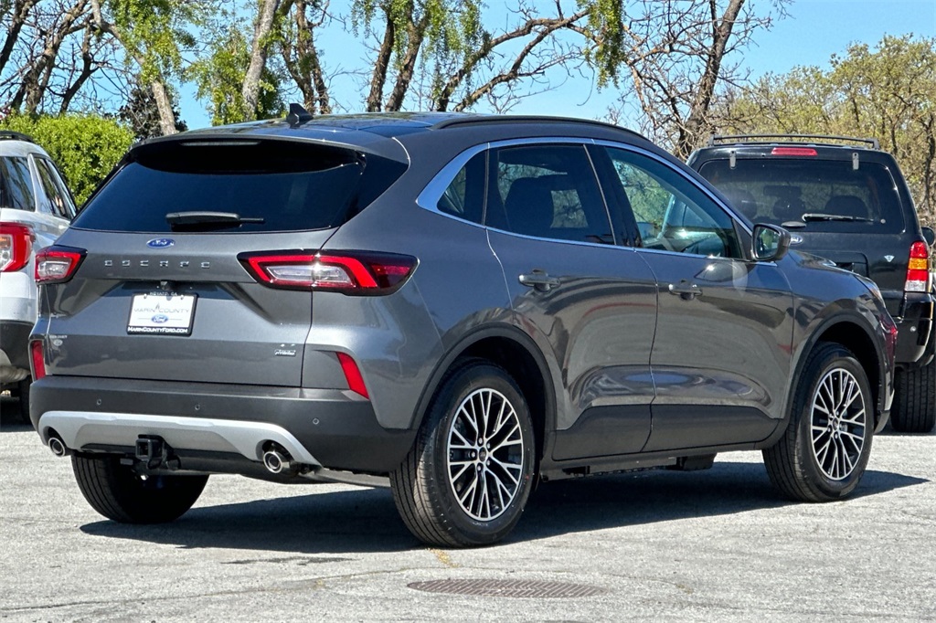 2025 Ford Escape Plug-In Hybrid photo 3