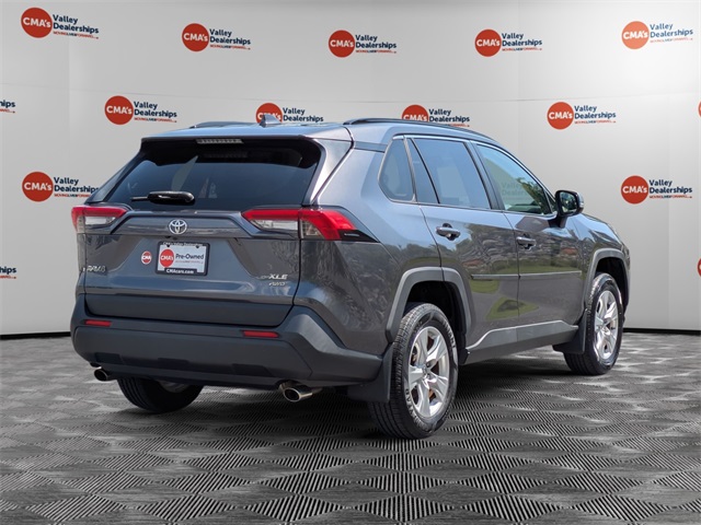 2020 Toyota RAV4 XLE photo 5