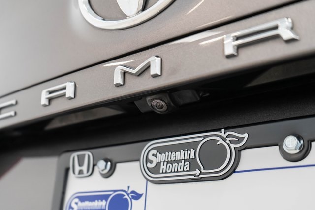 2023 Toyota Camry XLE photo 10