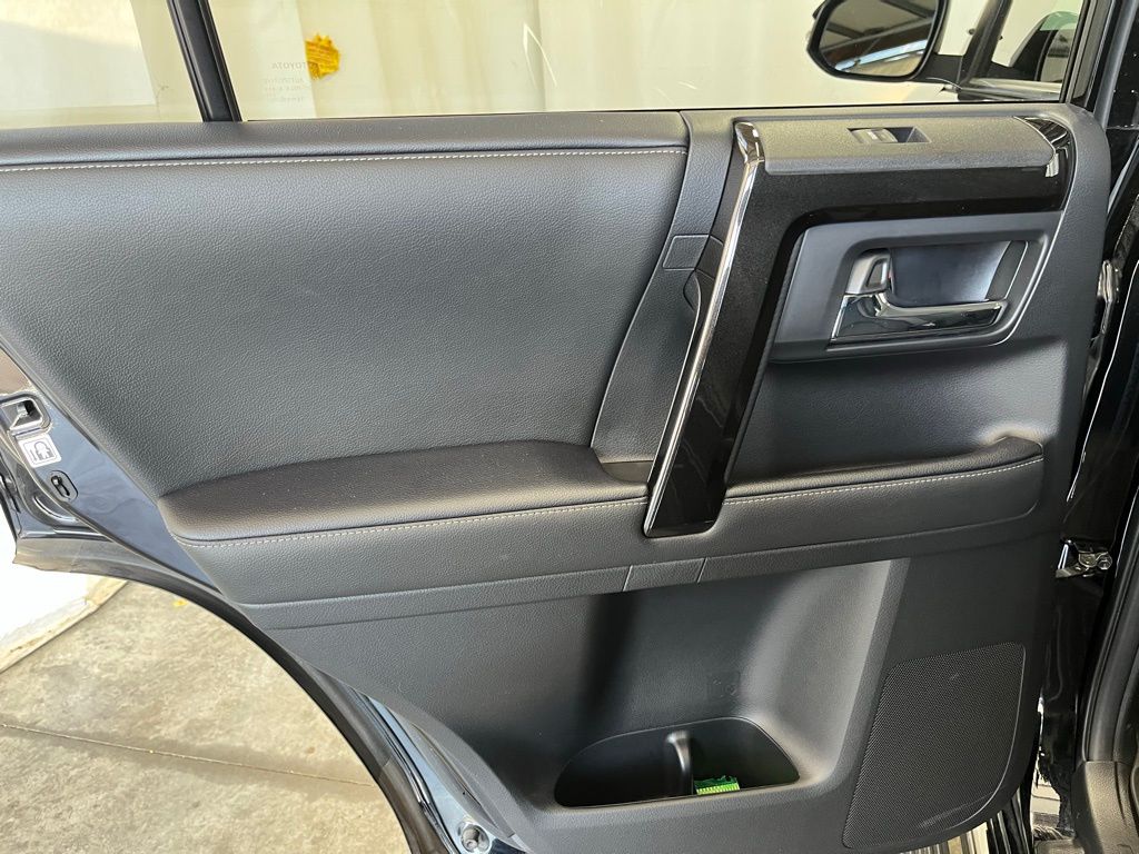 2020 Toyota 4Runner SR5 Premium photo 22