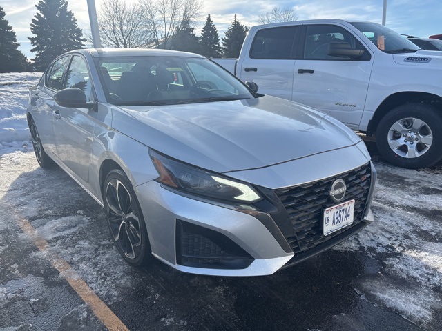 2024 Nissan Altima SR's photo