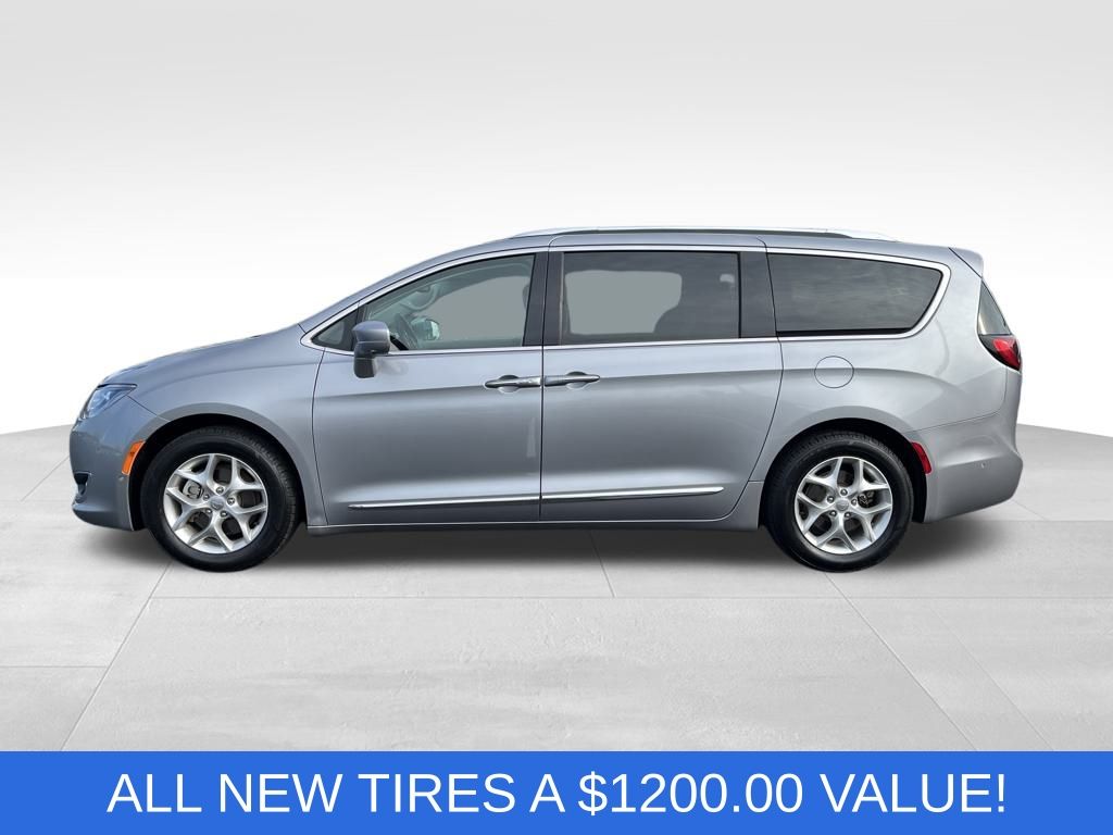 Used 2019 Chrysler Pacifica Touring L Plus with VIN 2C4RC1EG2KR567636 for sale in Northfield, Minnesota