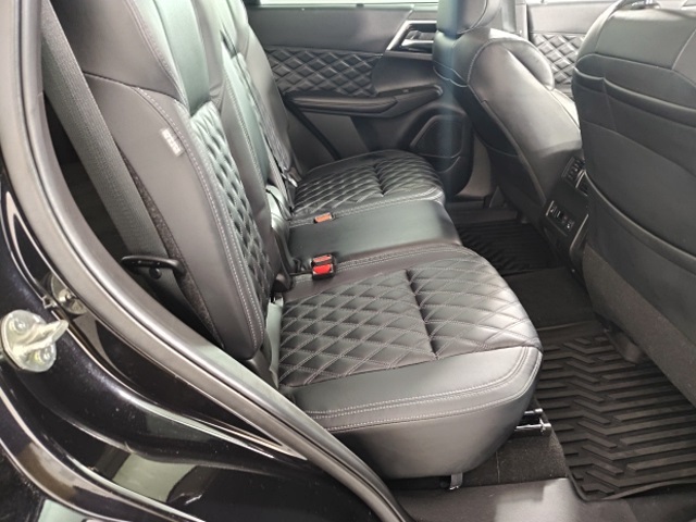 2023 Mitsubishi Outlander SEL photo 13