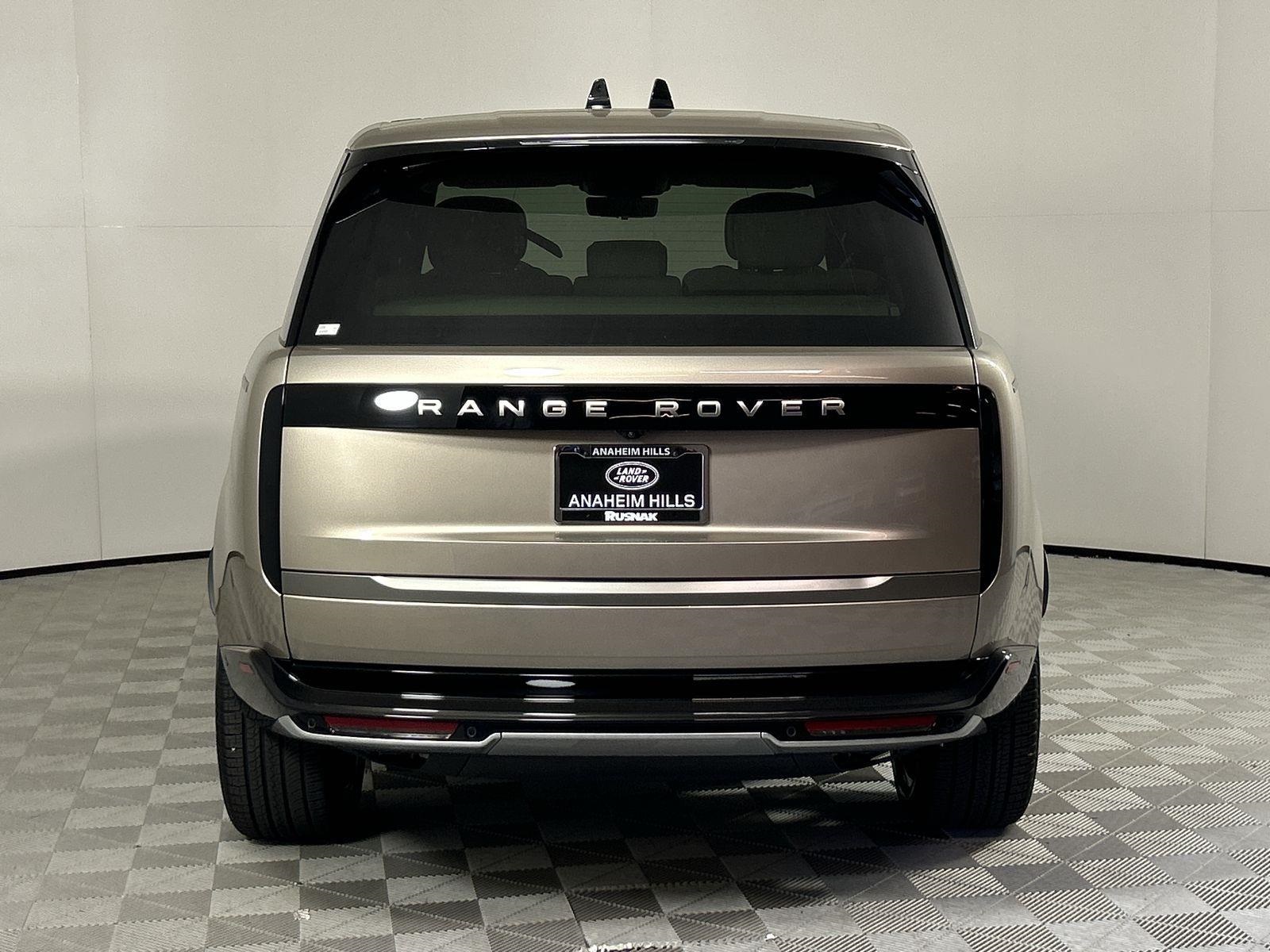 2025 Land Rover Range Rover SE photo 4