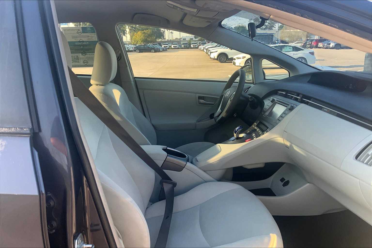 2012 Toyota Prius Two photo 8