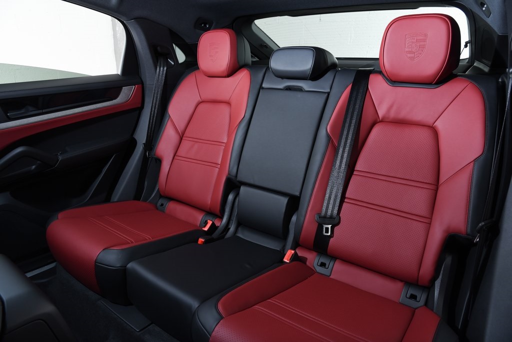 2025 Porsche Cayenne photo 34