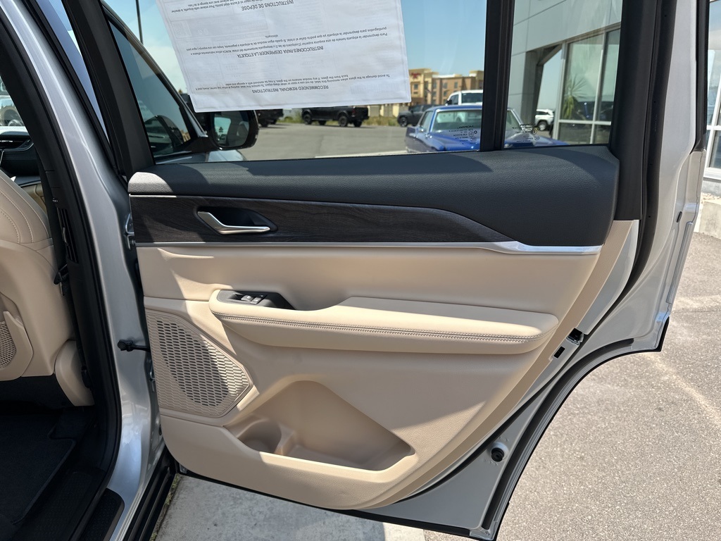 2025 Jeep Grand Cherokee Limited photo 37