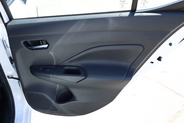 2025 Nissan Versa 1.6 SV photo 17