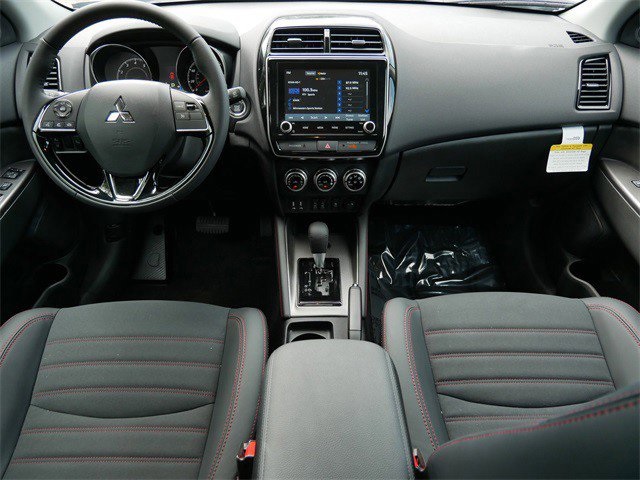 2025 Mitsubishi Outlander Sport SE photo 4