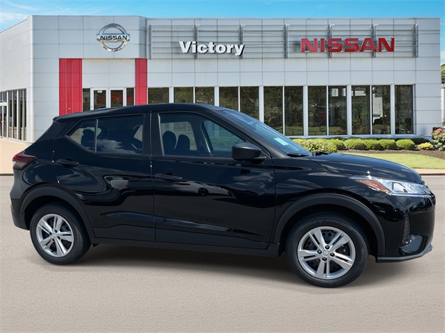 2025 Nissan Kicks Play S photo 2