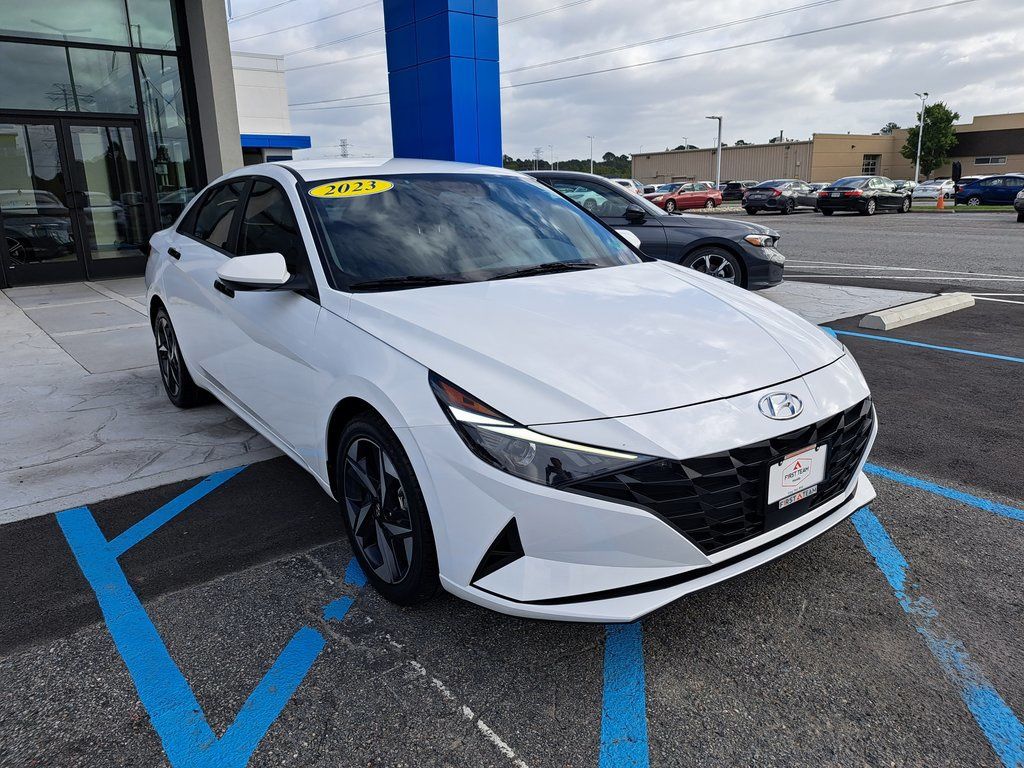 2023 Hyundai Elantra SEL Convenience photo 3