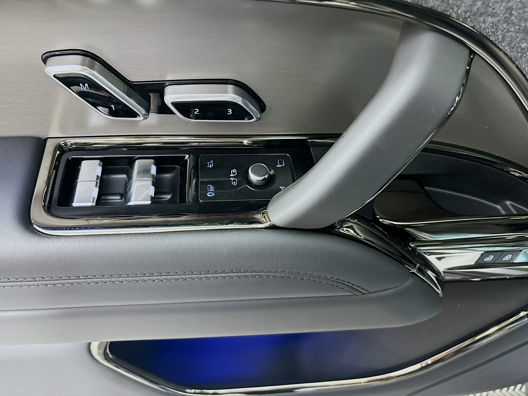 2025 Land Rover Range Rover Sport SE photo 16