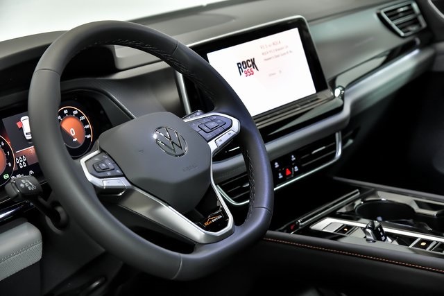 2025 Volkswagen Atlas Peak Edition SE photo 10