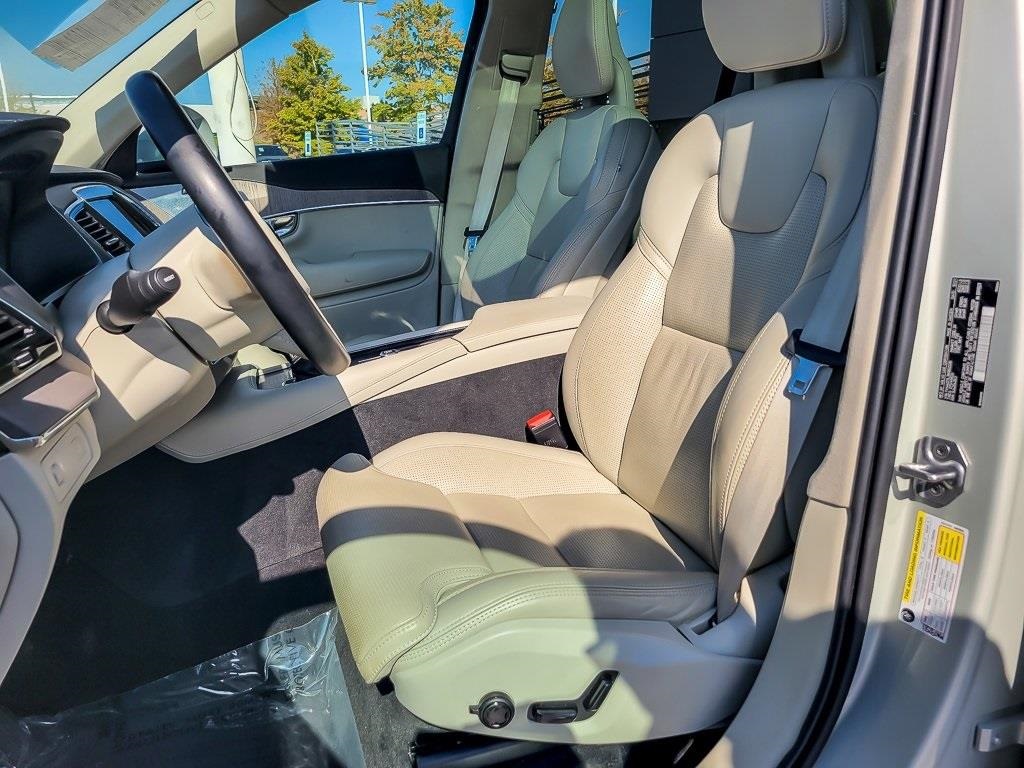 2022 VOLVO XC90 - Image 8