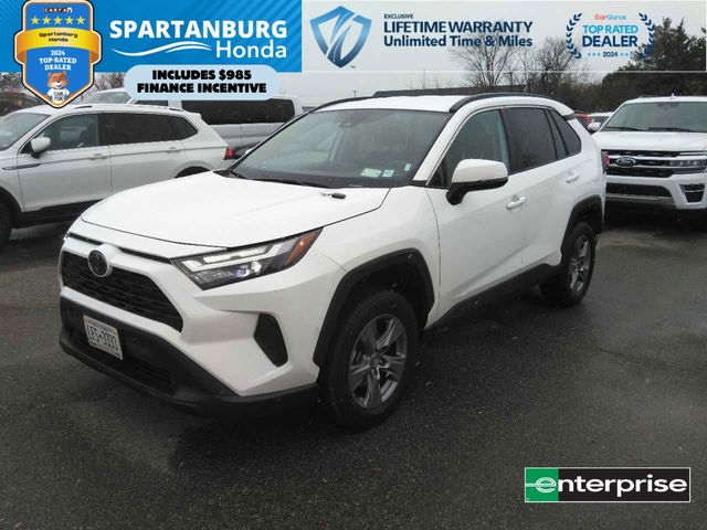 2024 Toyota RAV4 XLE's photo