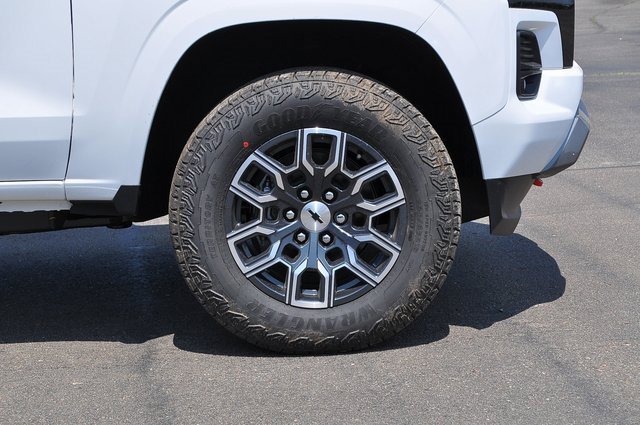 2025 Chevrolet Colorado Z71 photo 5