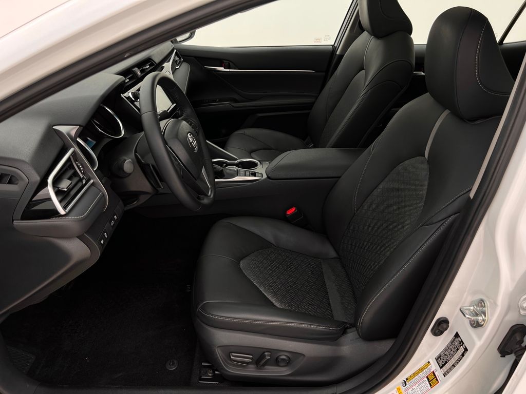 2018 Toyota Camry XSE photo 12