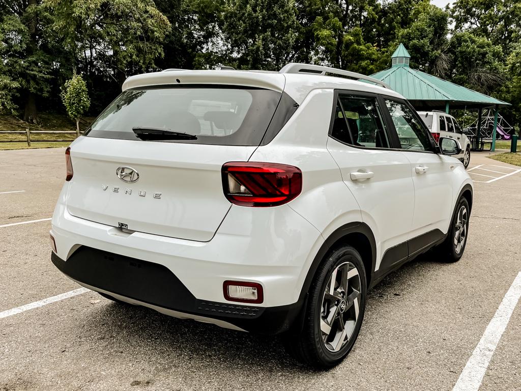 2025 Hyundai Venue SEL photo 4