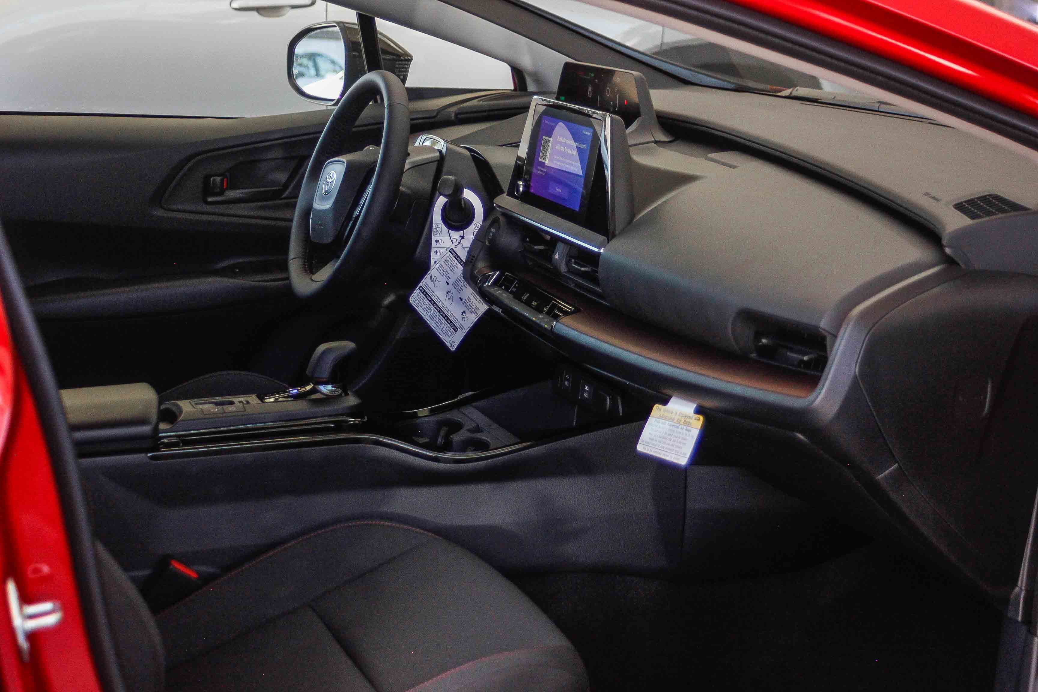 2026 Toyota Prius Plug-in Hybrid SE photo 16
