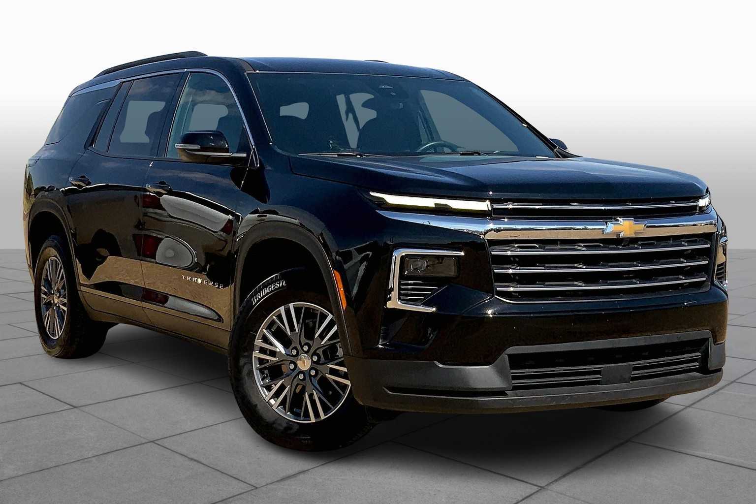 2025 Chevrolet Traverse photo 2