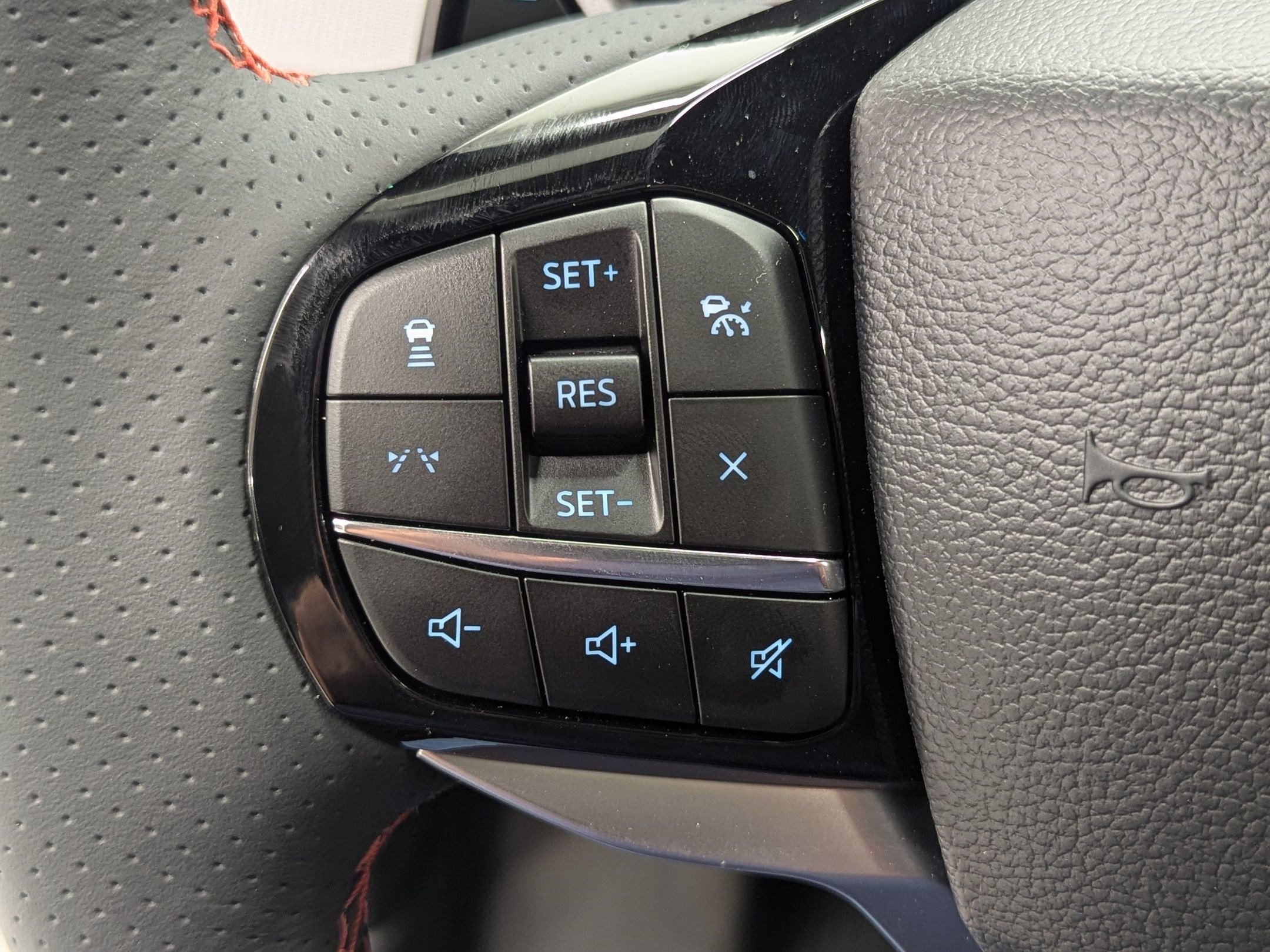 2025 Ford Explorer ST photo 12