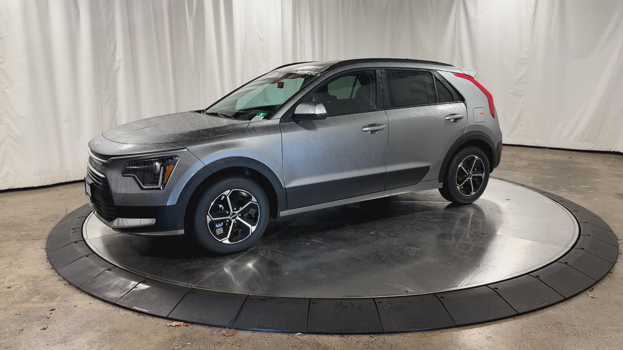 2026 Kia Niro LX photo 4