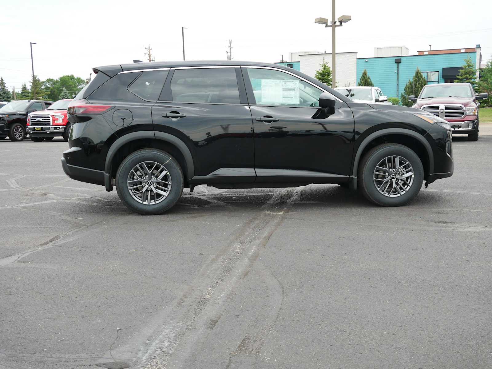 2025 Nissan Rogue S photo 5