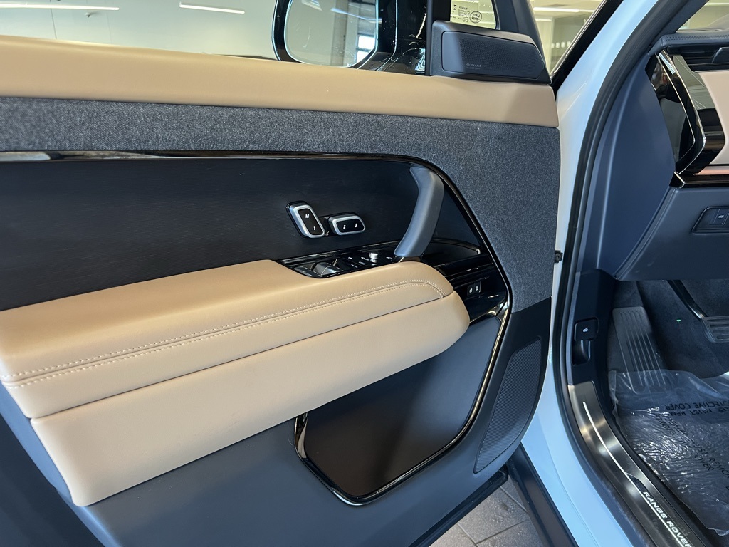 2025 Land Rover Range Rover Sport SE photo 10
