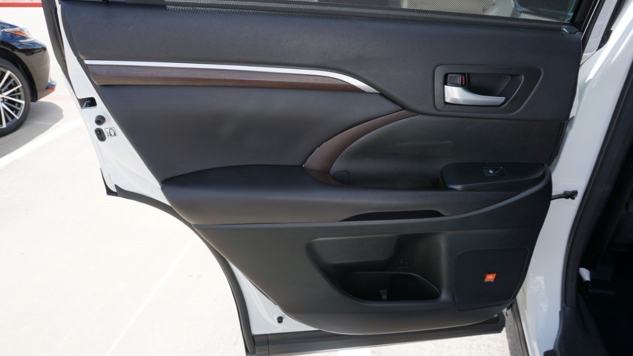2016 Toyota Highlander Base Hybrid photo 22