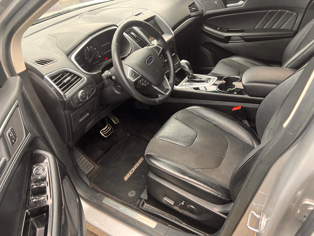 2016 Ford Edge Sport photo 2