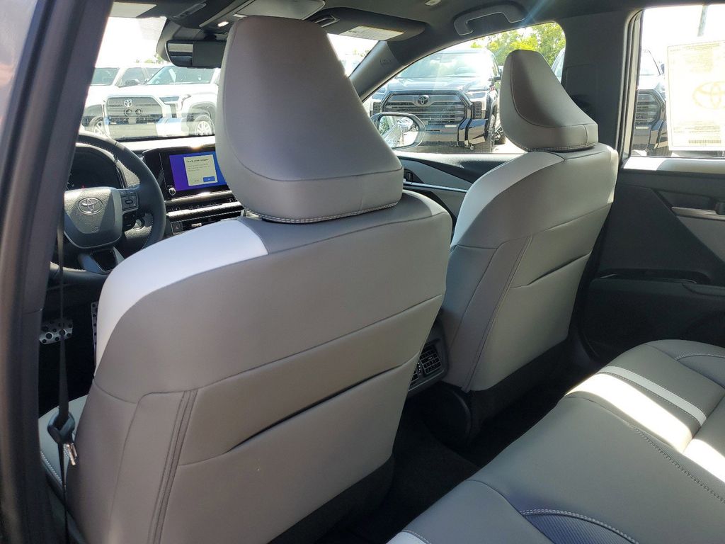 2025 Toyota Camry SE photo 15