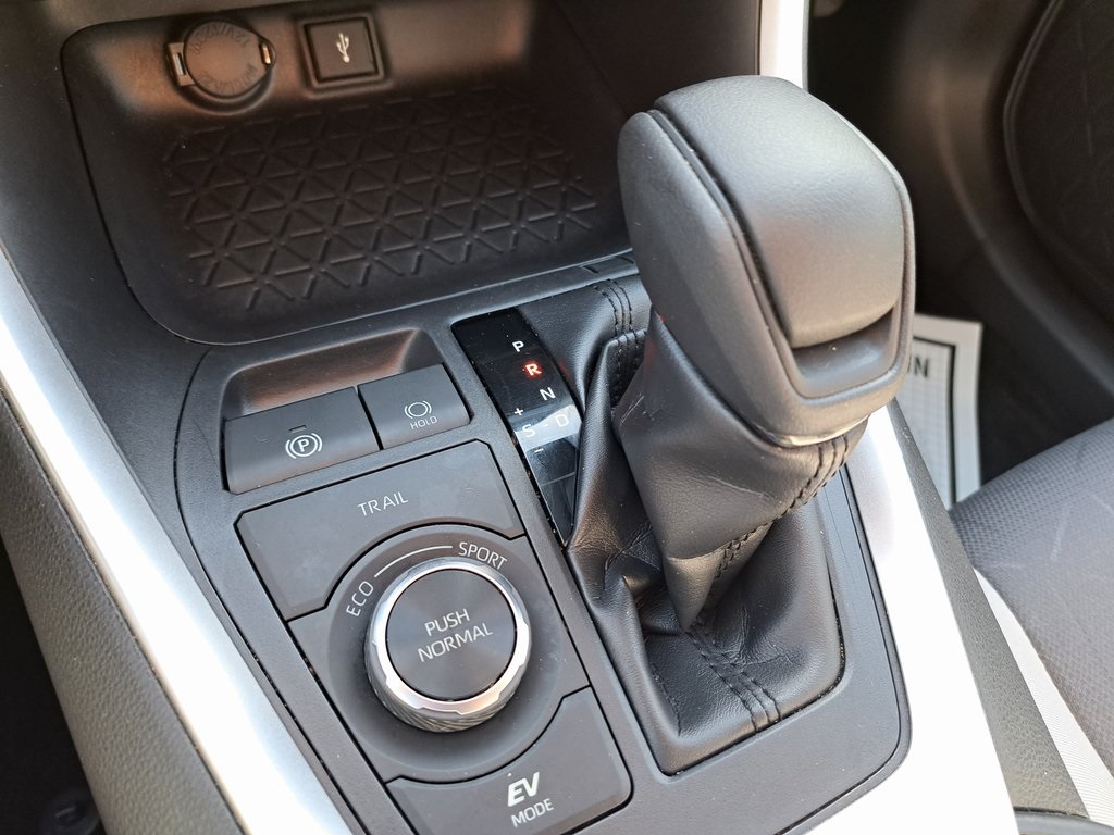 2022 Toyota RAV4 Hybrid XLE photo 18