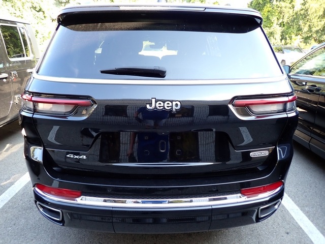 2023 Jeep Grand Cherokee Overland photo 3
