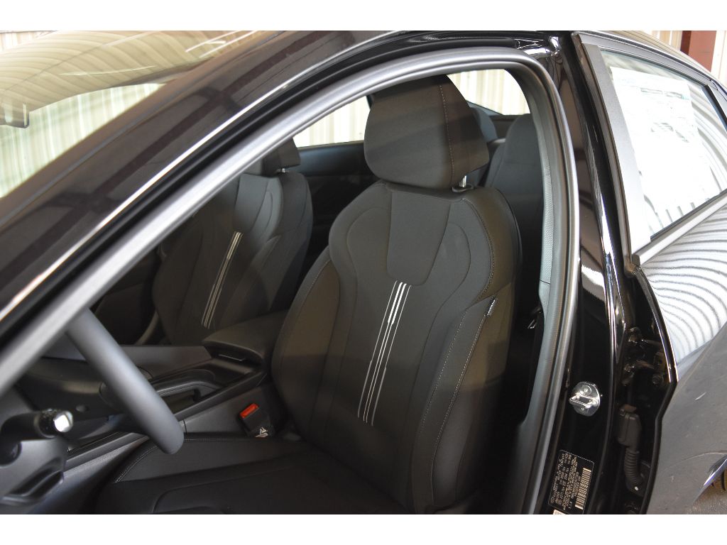 2025 Hyundai Elantra SEL Sport photo 21