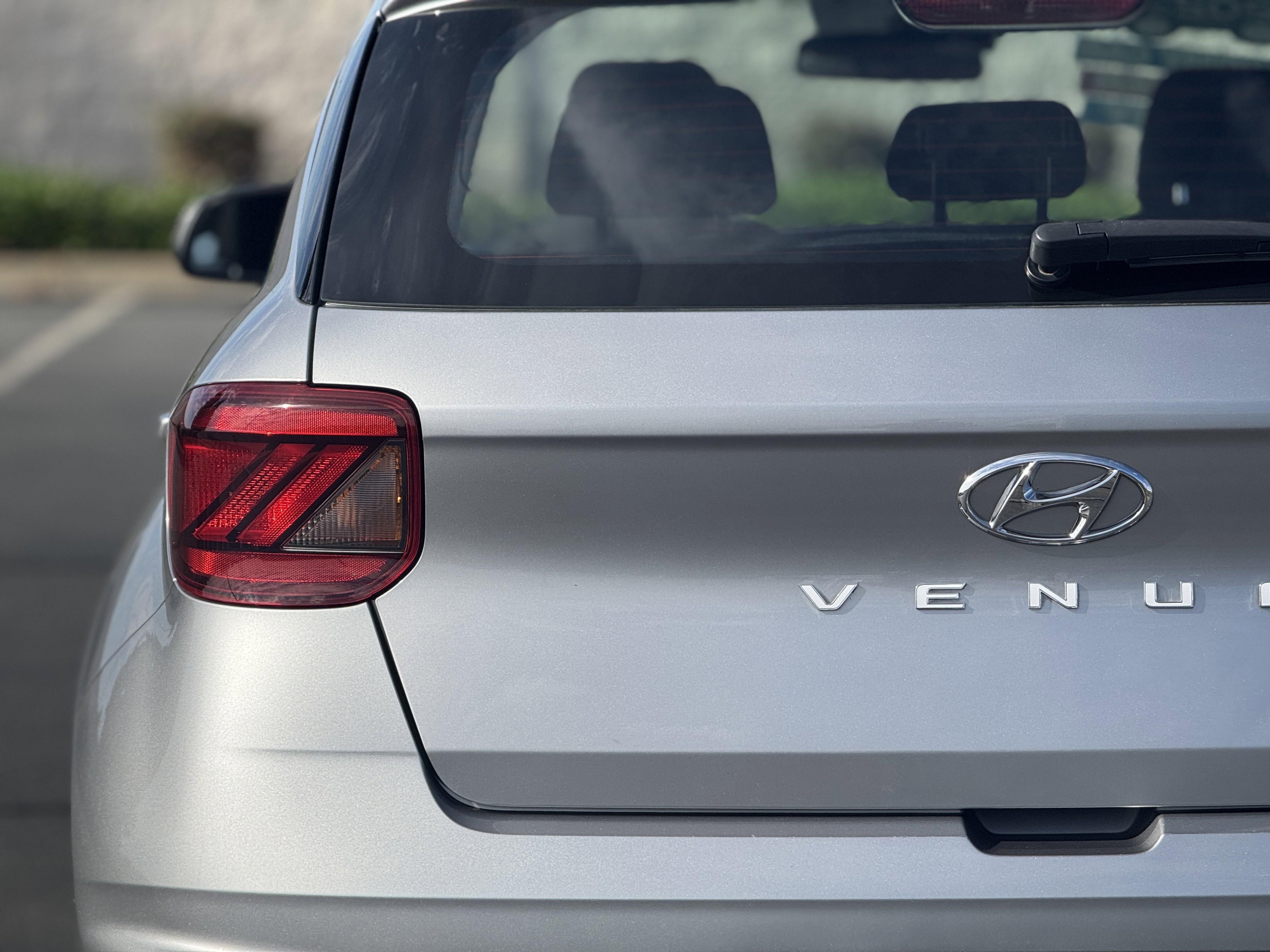 2023 Hyundai Venue SEL photo 2