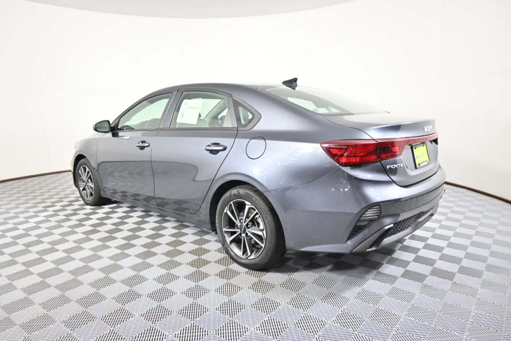 2022 Kia Forte LXS photo 4