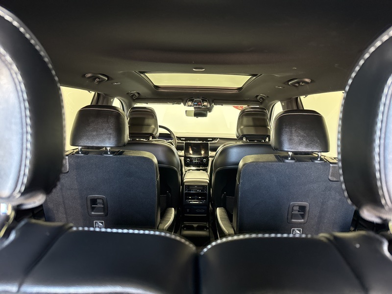 2022 Jeep Grand Cherokee Overland photo 13