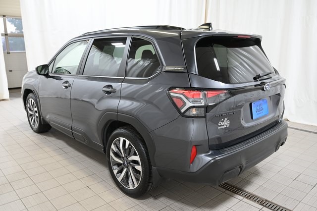 2025 Subaru Forester Touring photo 3