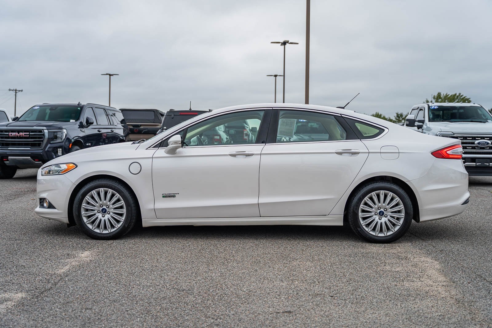 2016 Ford Fusion Energi SE photo 4