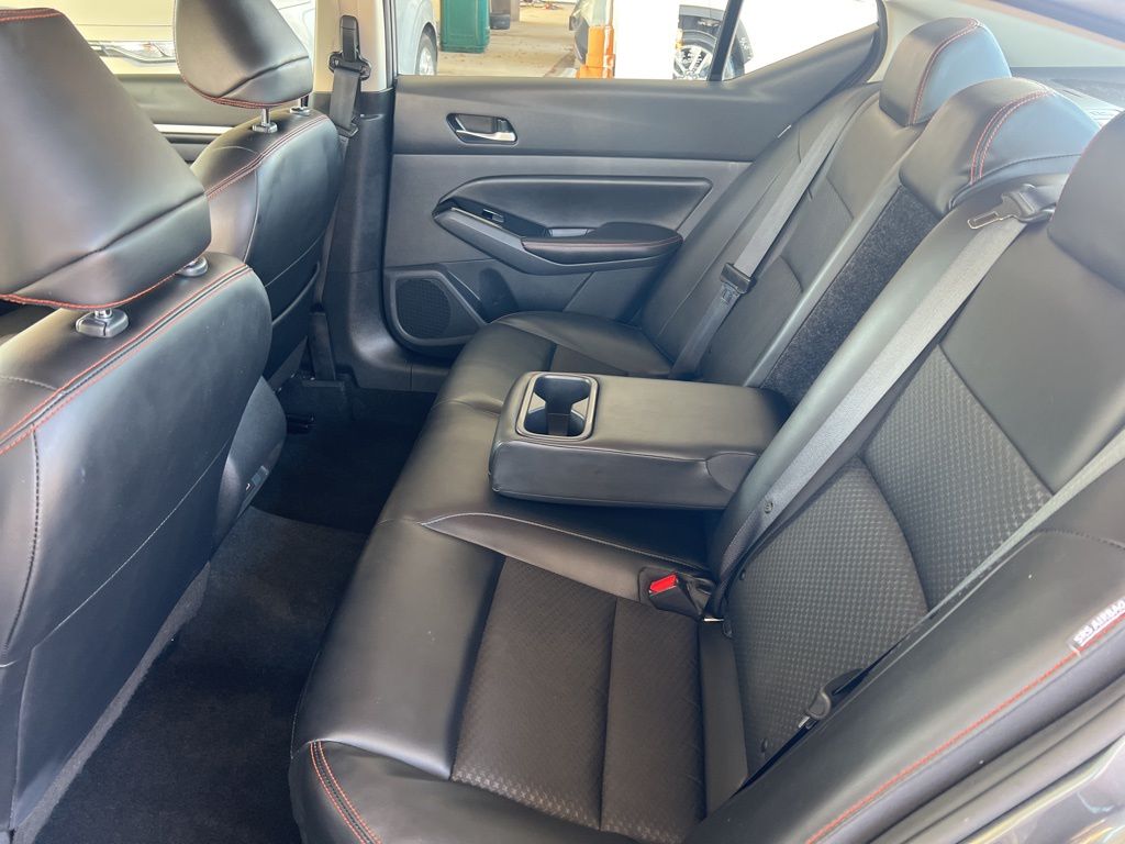 2023 Nissan Altima SR photo 9