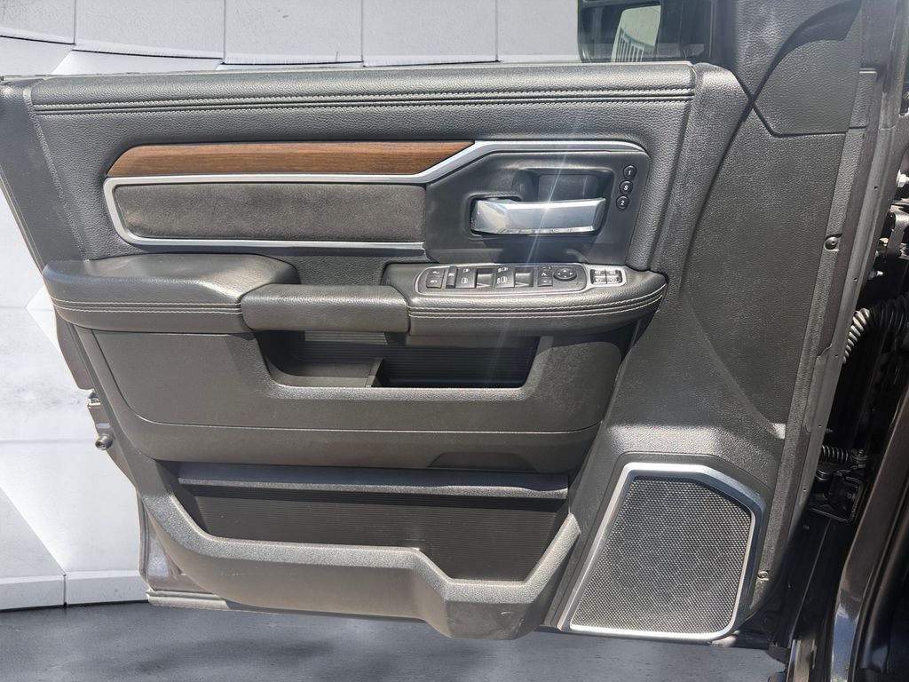2024 Ram 2500 Laramie photo 12